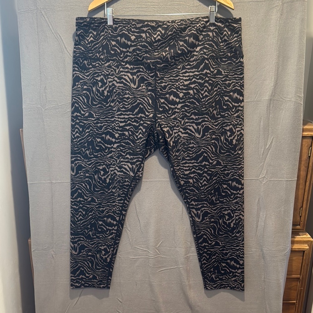 Zella Black and Cream Patterned Leggings
